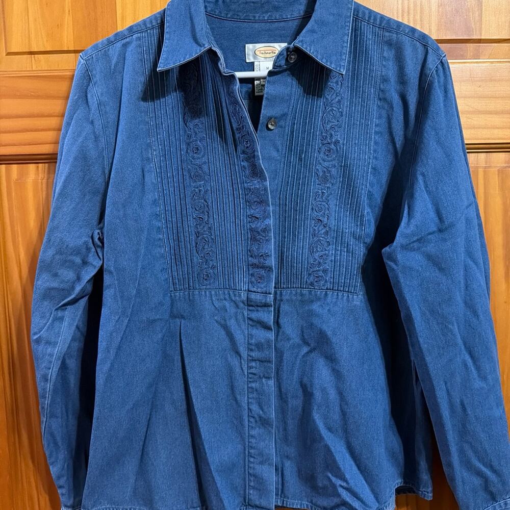 Talbots long-sleeved embroidered denim Shirt size Medium